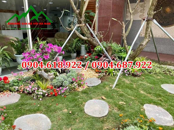Mẫu đá bước dặm trang trí sân vườn