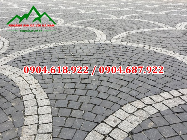 Đá cubic lát sân