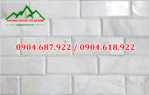 đá mài vát cạnh trắng ốp tường