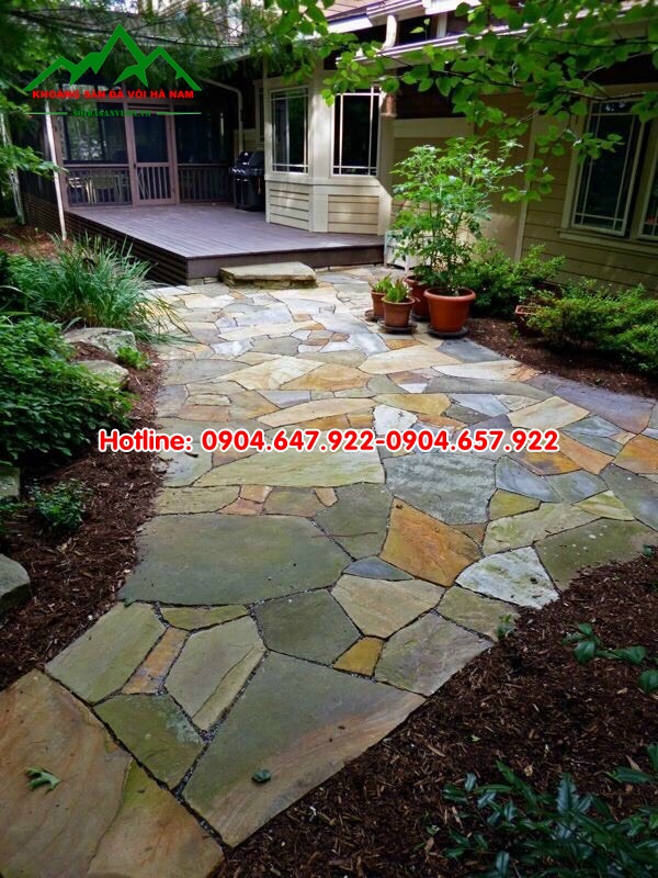 Mẫu thiết kế sân vườn đẹp sử dụng sỏi đá trang trí