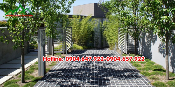 Mẫu thiết kế sân vườn đẹp sử dụng sỏi đá trang trí