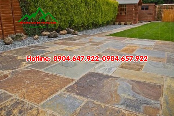 Mẫu thiết kế sân vườn đẹp sử dụng sỏi đá trang trí