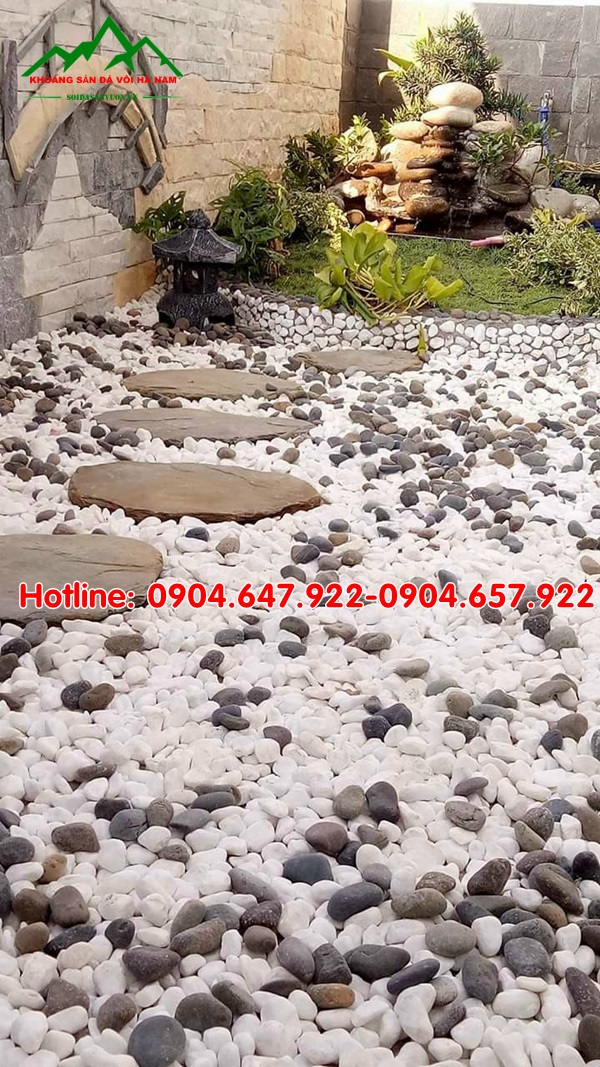 trang trí sân vườn bằng sỏi đá trắng đen