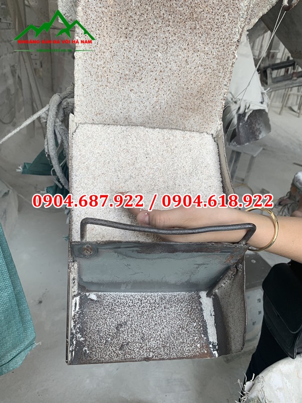 sản xuất đá hạt trắng