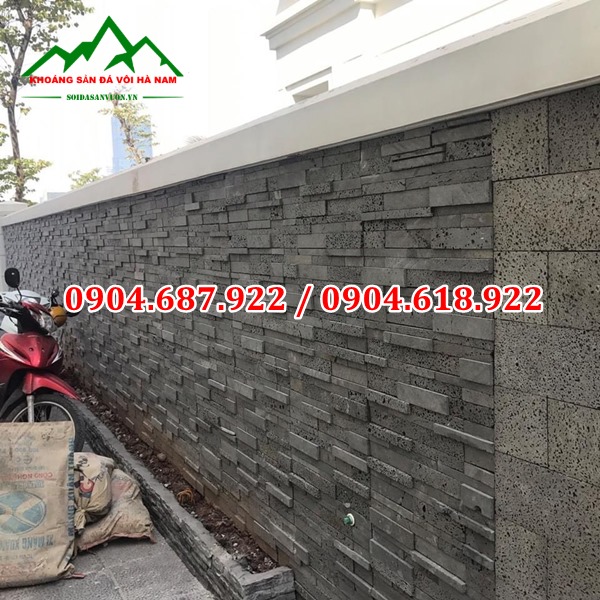 đá ong xám ốp tường bao tại biệt thự