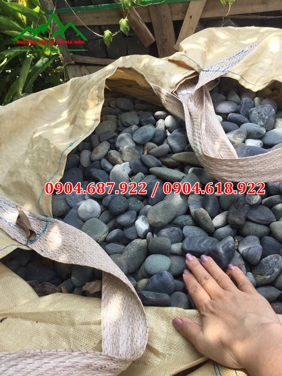 sỏi đen trang trí bể bơi