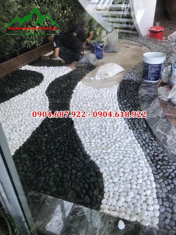sỏi đen quay rải lối đi