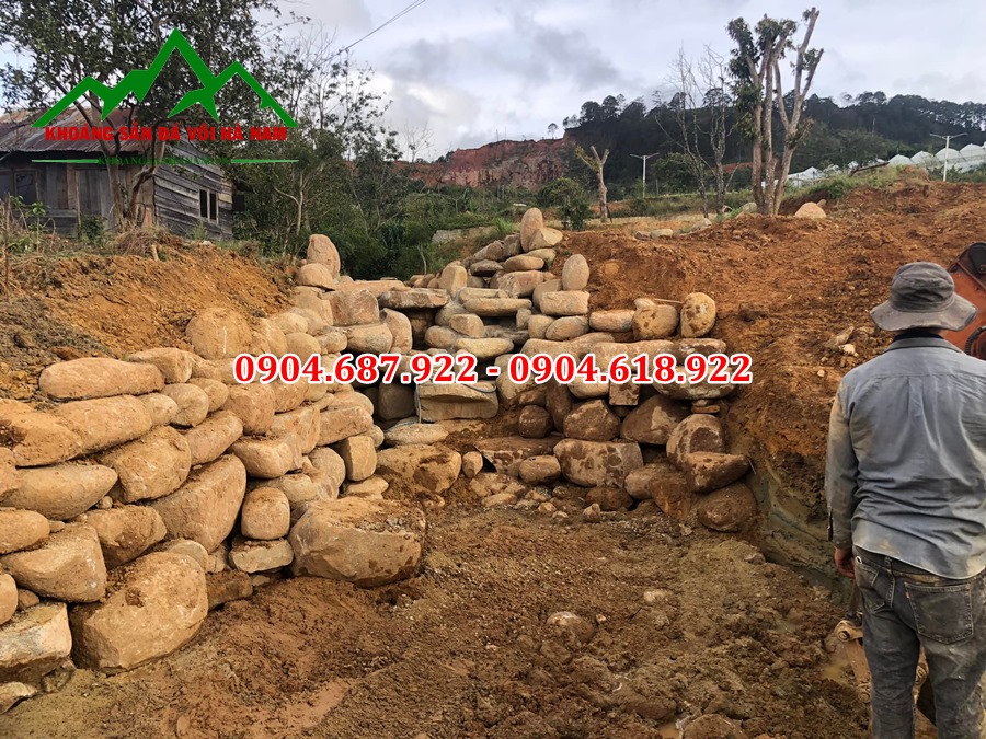 đá cuội vàng tự nhiên làm hồ koi