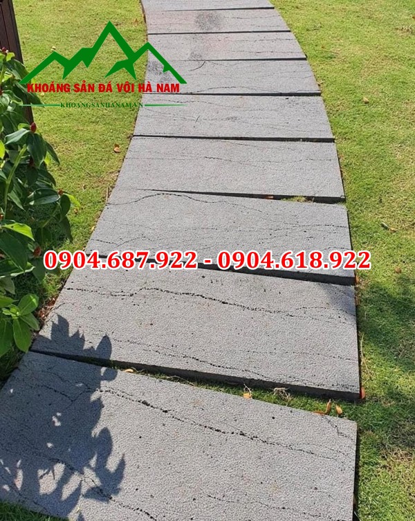 đá ong xám lát bước dạo sân vườn