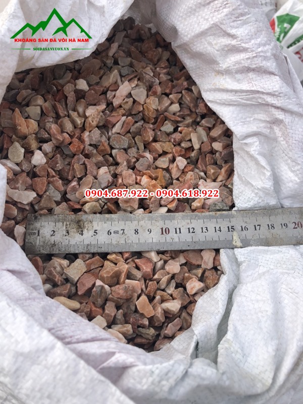 đá hạt hồng rải sân vườn