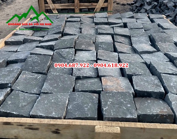 đá cubic đen lát sân