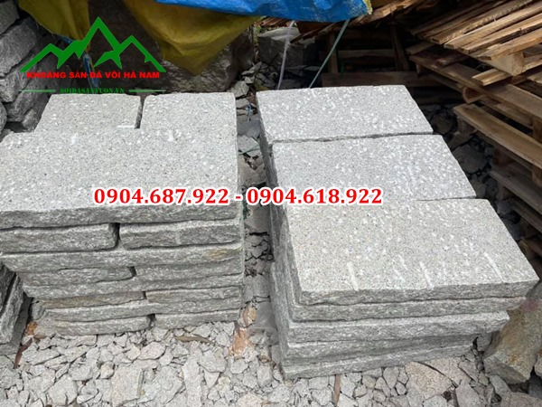 đá muối tiêu lát bước dạo sân vườn