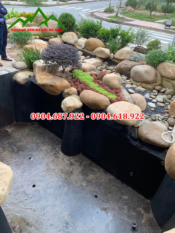 Đá cuội làm hồ koi