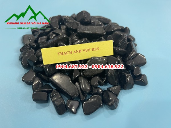 Vụn thạch anh đen làm terrazzo