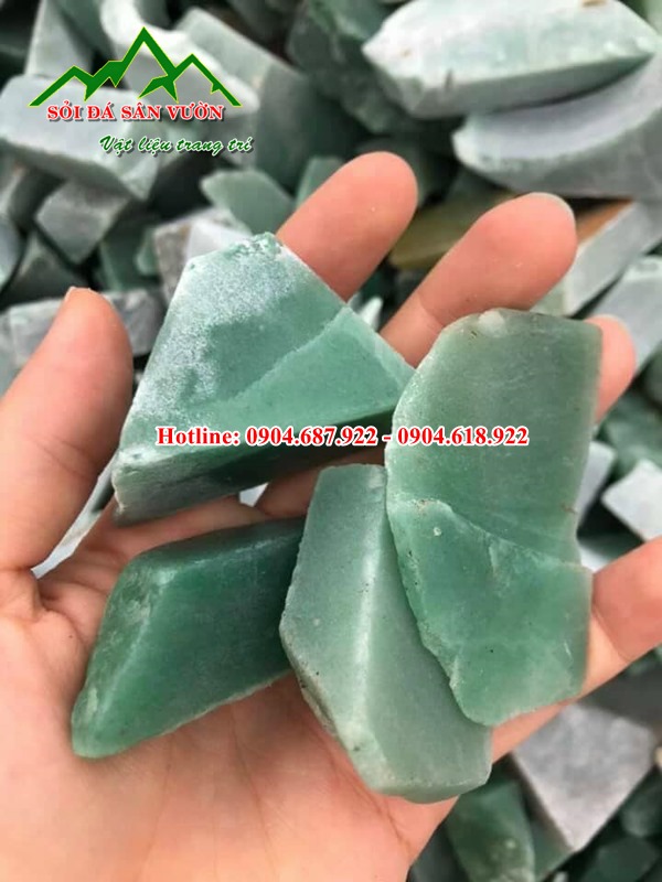 Vụn thạch anh thô rải nền nhà