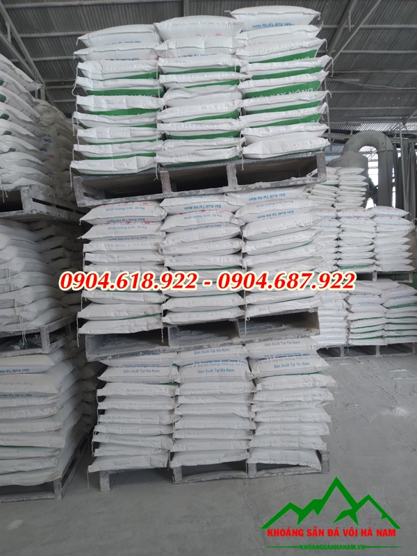 su-dung-voi-bot-de-hut-am-nha-cua (1)