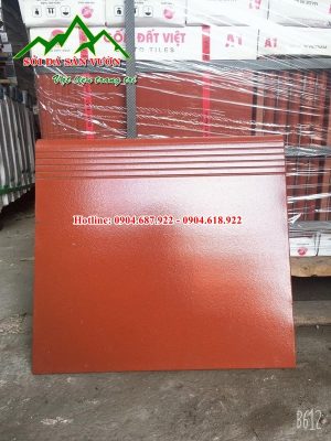 gạch đỏ lát bậc thang