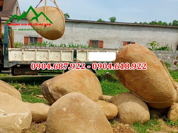 bán đá cuội mồ côi