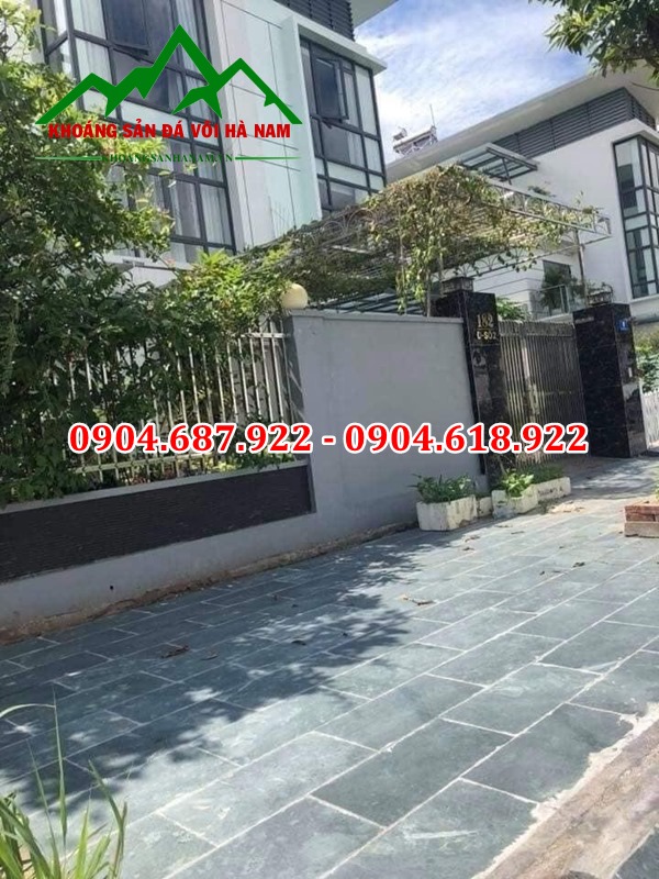 đá xanh rêu lát sân