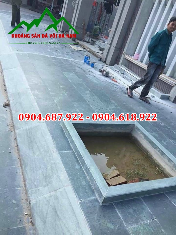 đá xanh rêu lát sân