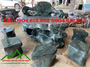 ban-ghe-da-cuoi-tu-nhien