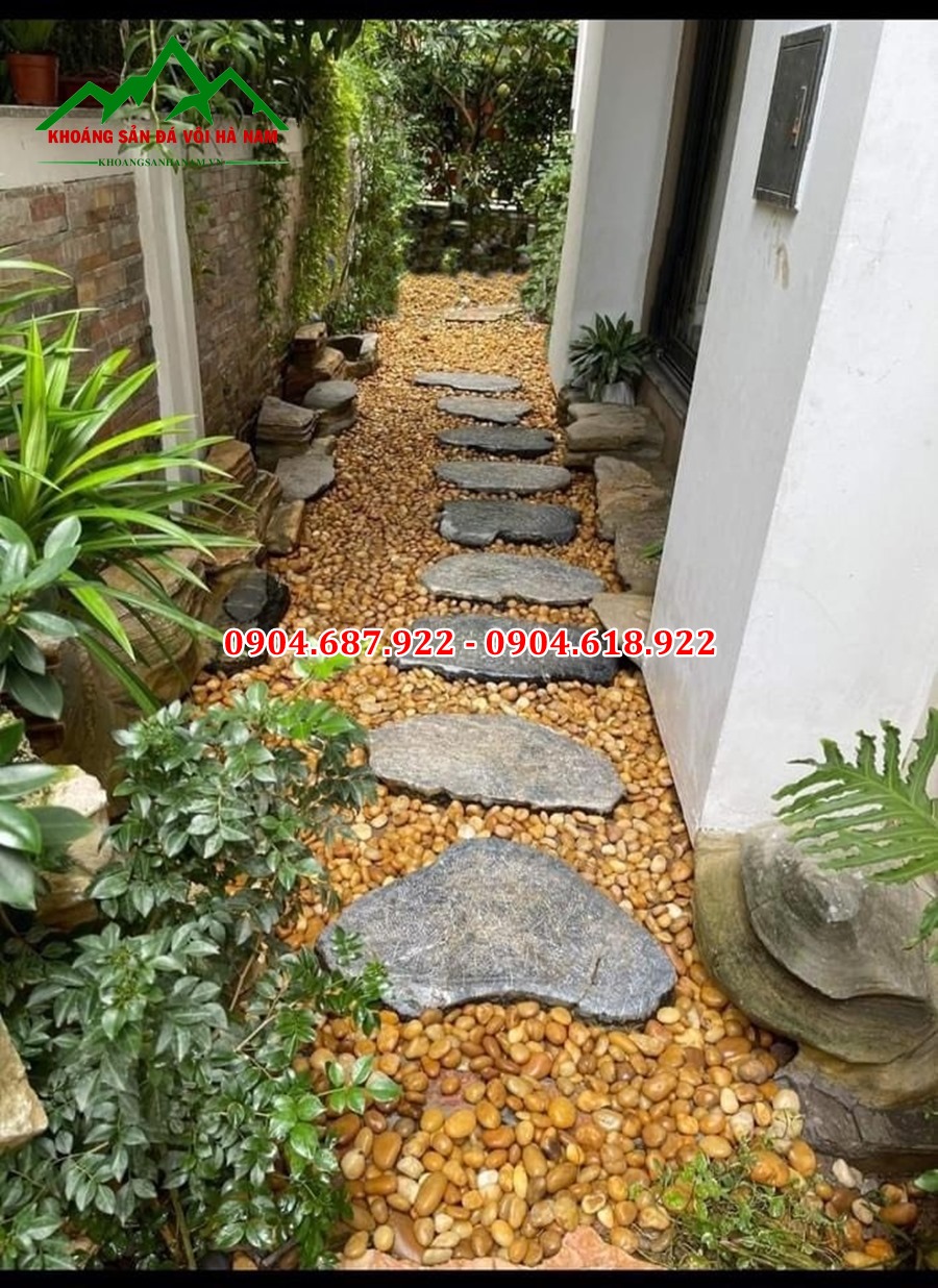sỏi cuội vàng trang trí lối đi sân vườn