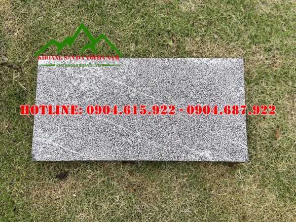 da-tu-nhien-lat-san-chong-tron-truot