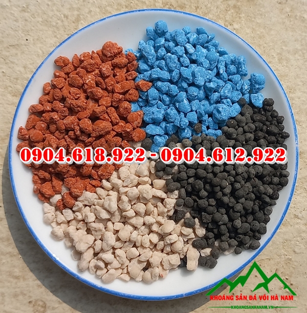 cong-dung-cua-bot-mau-lam-phu-gia-cho-san-xuat-phan-bon (1)