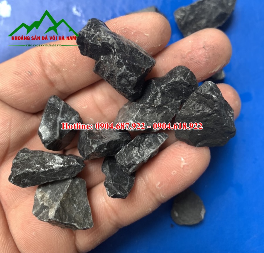 đá dăm đen rải sân vườn