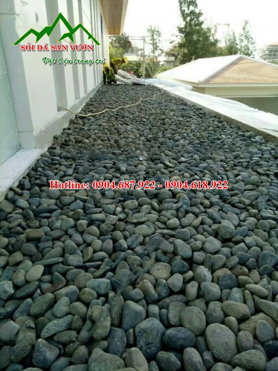 Sỏi đen rải trang trí sân vườn